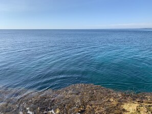 On the beach, sun loungers - Seafront villa with stunning views, private access to the sea, pool, WI Fi  (Siracusa)