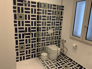 Shower, hair dryer, bidet, towels - Seafront villa with stunning views, private access to the sea, pool, WI Fi  (Siracusa)