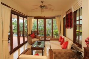 Smart TV, lettore DVD, libri, videoteca