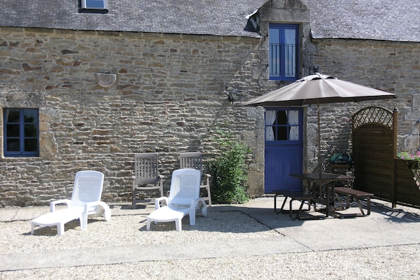 Orchard Cottage with South Facing Patio Area