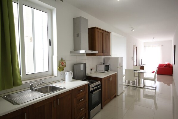 Fridge, microwave, coffee/tea maker, cookware/dishes/utensils