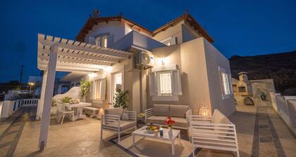 Full view in a luxury house beside the beach-Crete