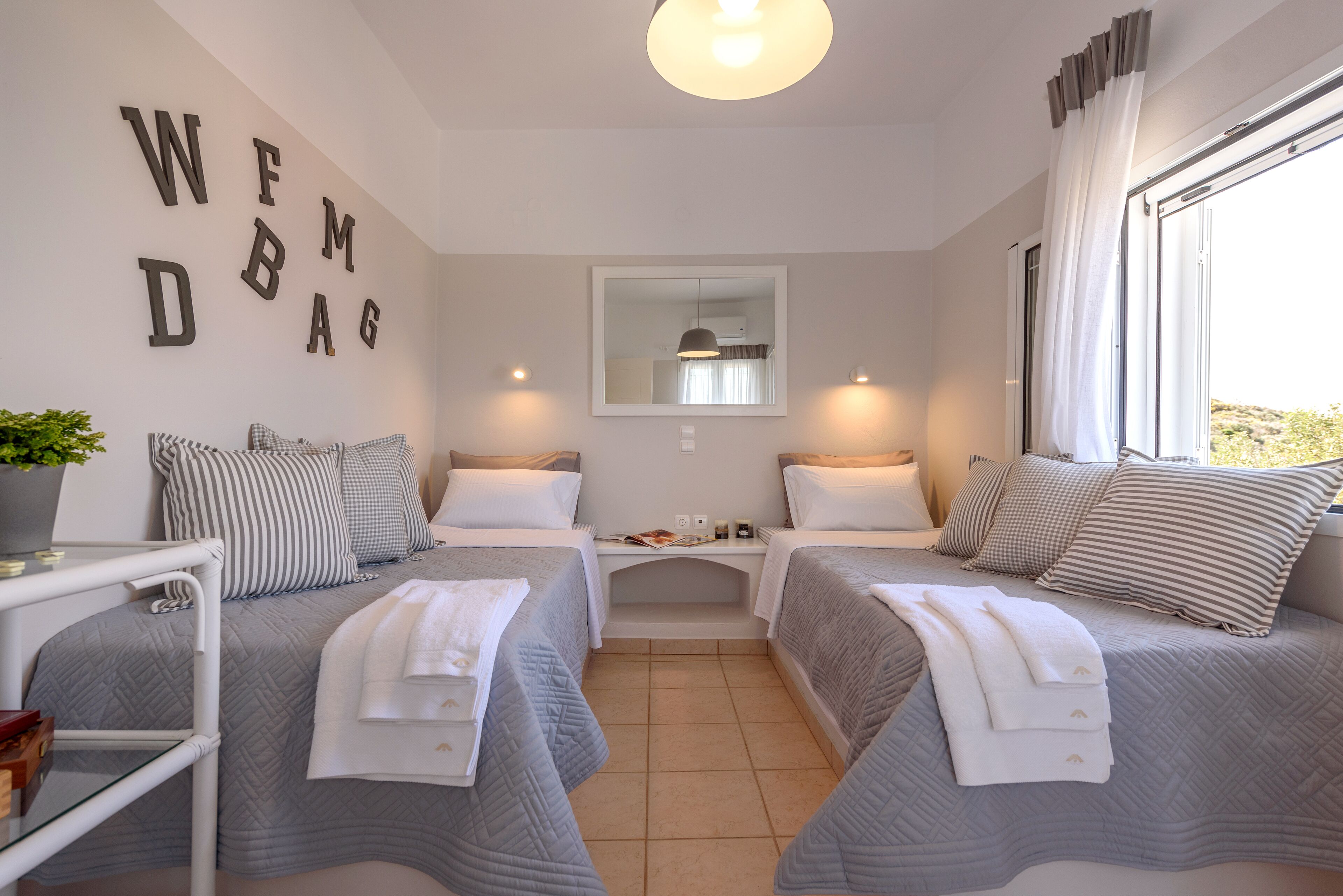 Full view in a luxury house beside the beach-Crete