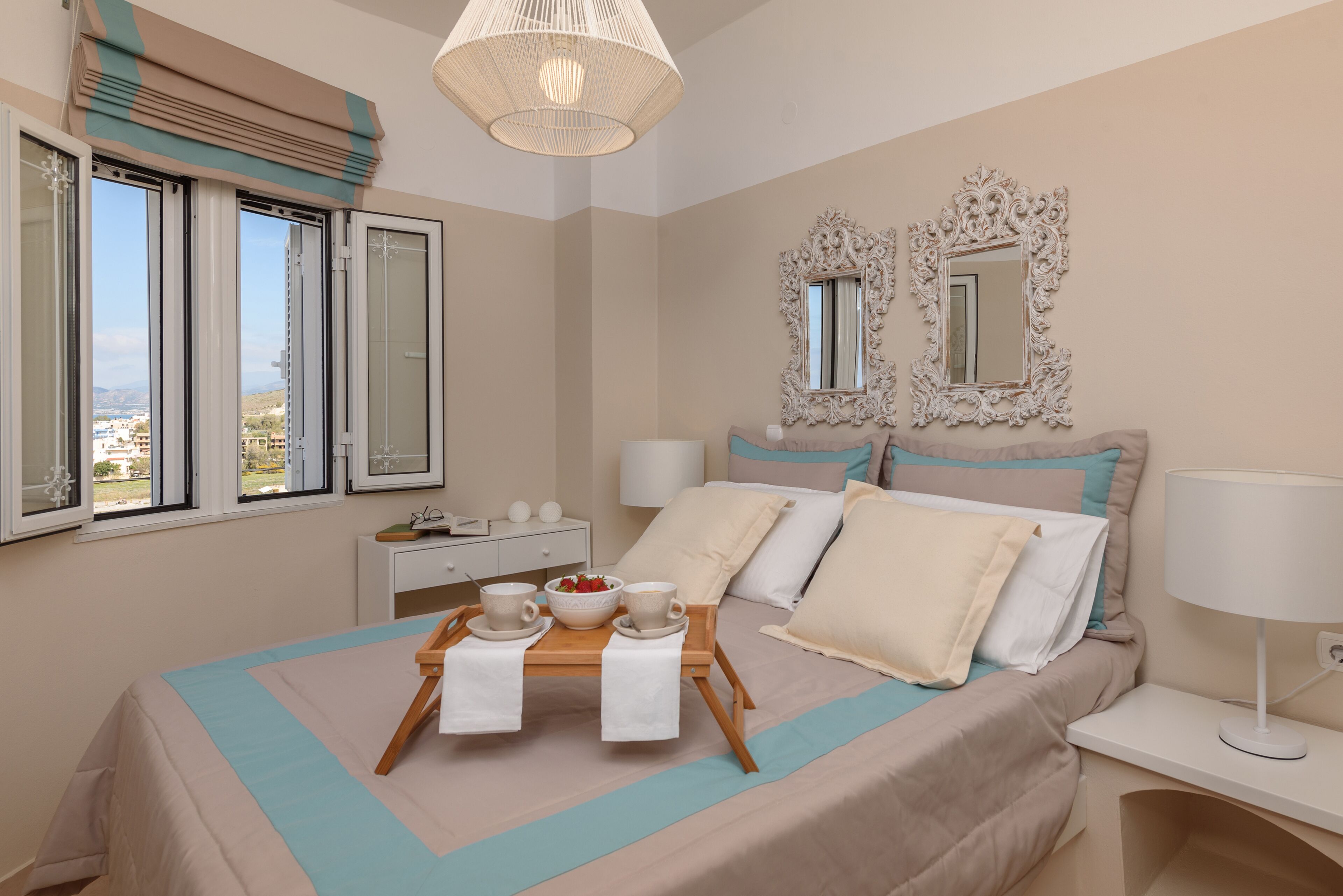 Full view in a luxury house beside the beach-Crete