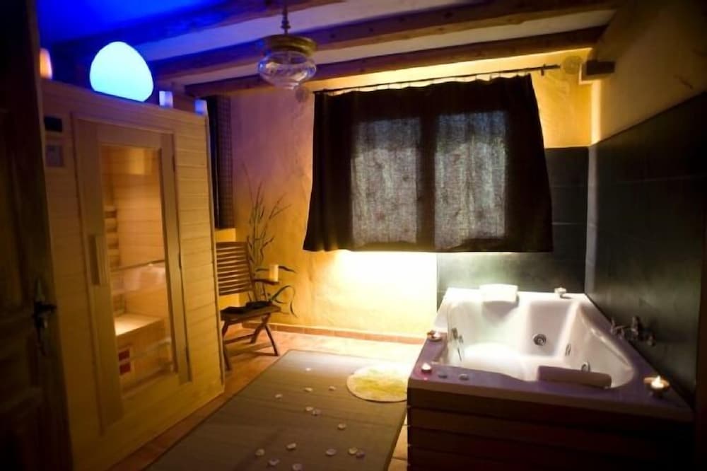 Rural house Majuelo-Love-Spa- El Rincón de Monasterio & SPA for 2 people