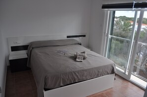 4 slaapkamers, een strijkplank/strijkijzer, wifi, beddengoed