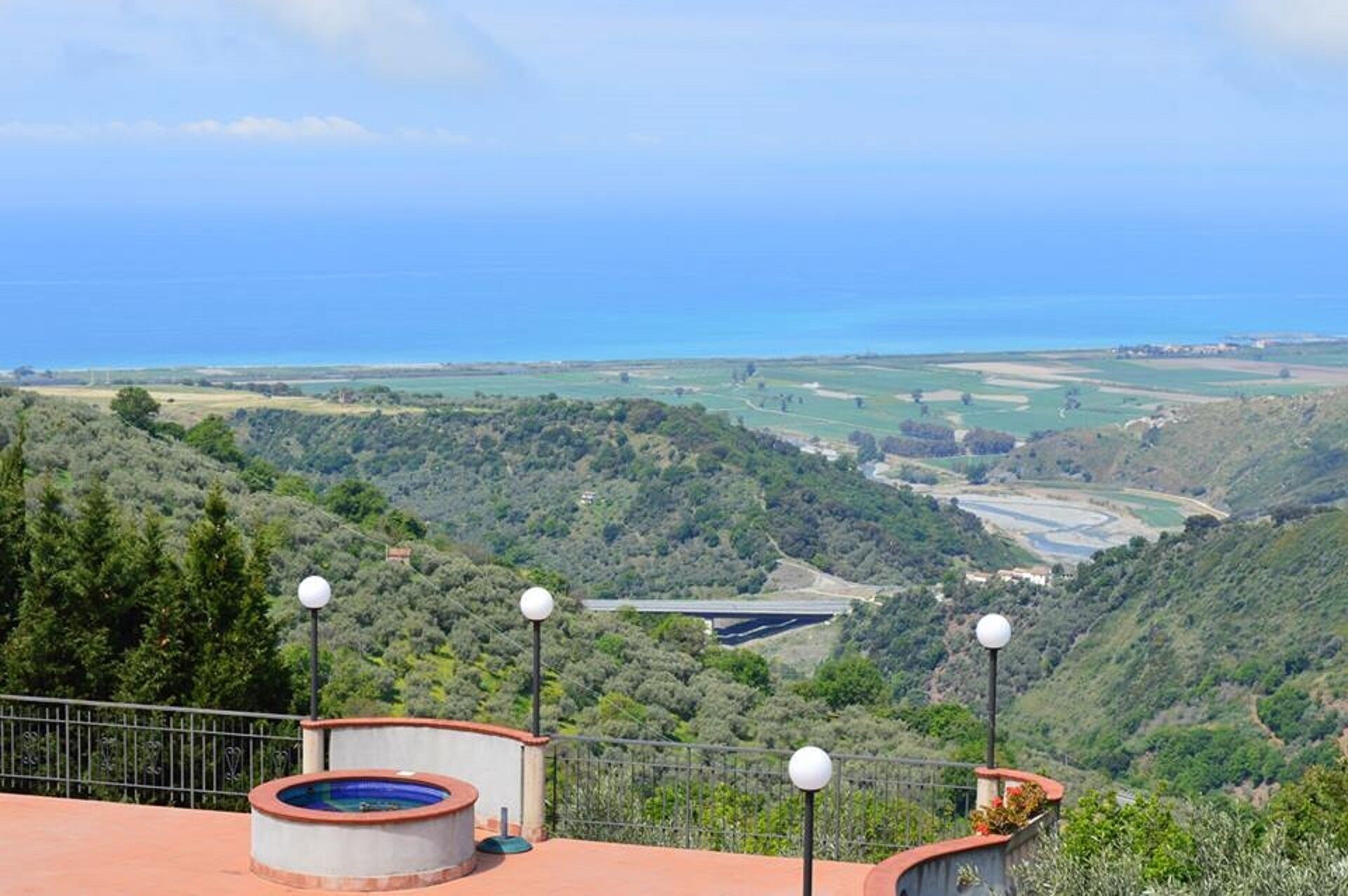 VOYAGE FARMHOUSE, RELAX OASIS, SWIMMING POOL, FAMILY HOLIDAY, CALABRESE KITCHEN