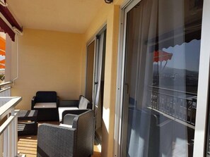 Terrace/patio - Front line apartment with direct sea views (Taliarte)