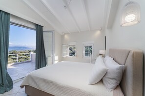 5 chambres, bureau, chambres insonorisées, fer et planche à repasser