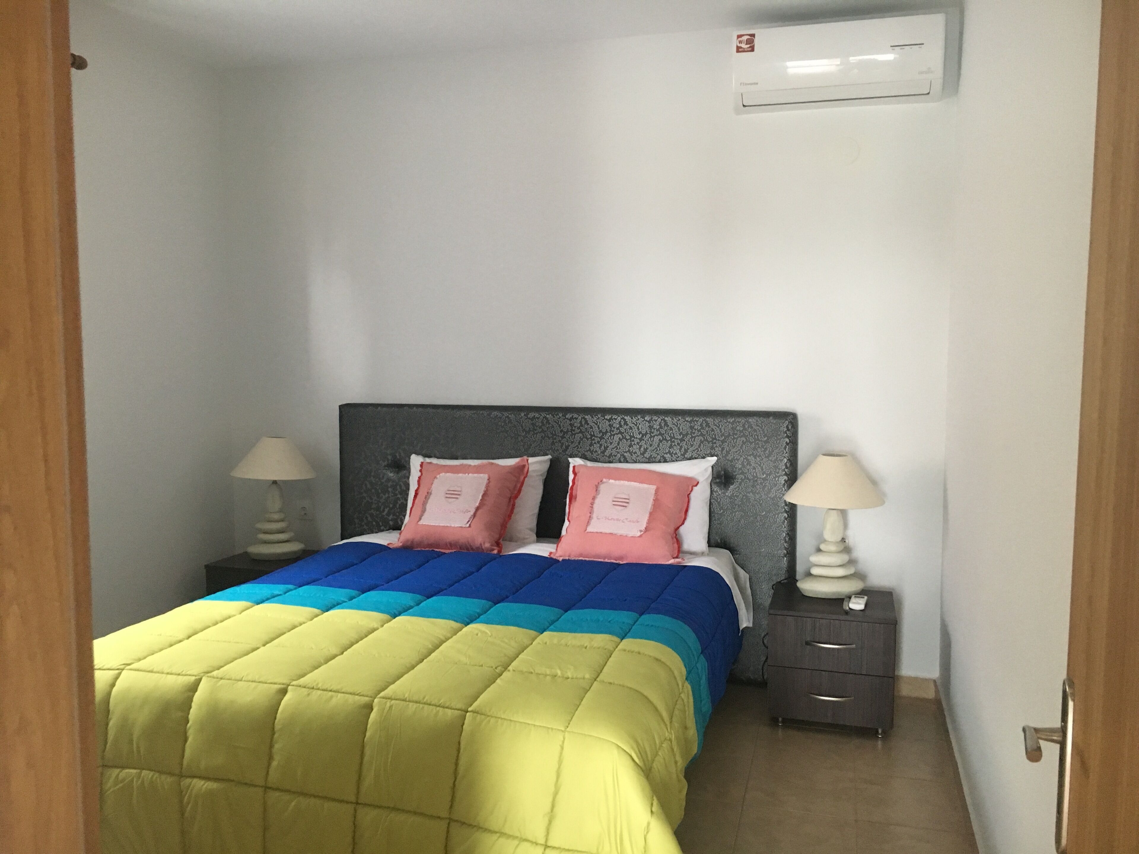 2 bedrooms, WiFi, bed sheets, wheelchair access