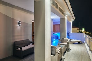 Superior Apartment | Balcony - Savvas Luxury Suites (Zakynthos)