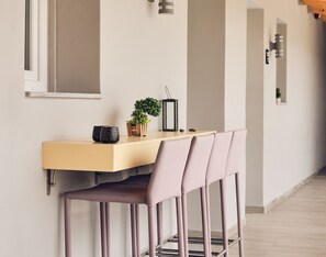 Standard Apartment | Porch - Savvas Luxury Suites (Zakynthos)