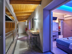 Standard Apartment | Porch - Savvas Luxury Suites (Zakynthos)
