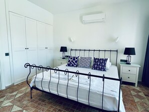 2 bedrooms, in-room safe, iron/ironing board, WiFi