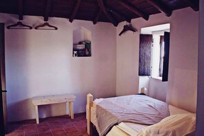 3 bedrooms, bed sheets