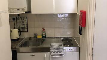 Fridge, microwave, oven, coffee/tea maker