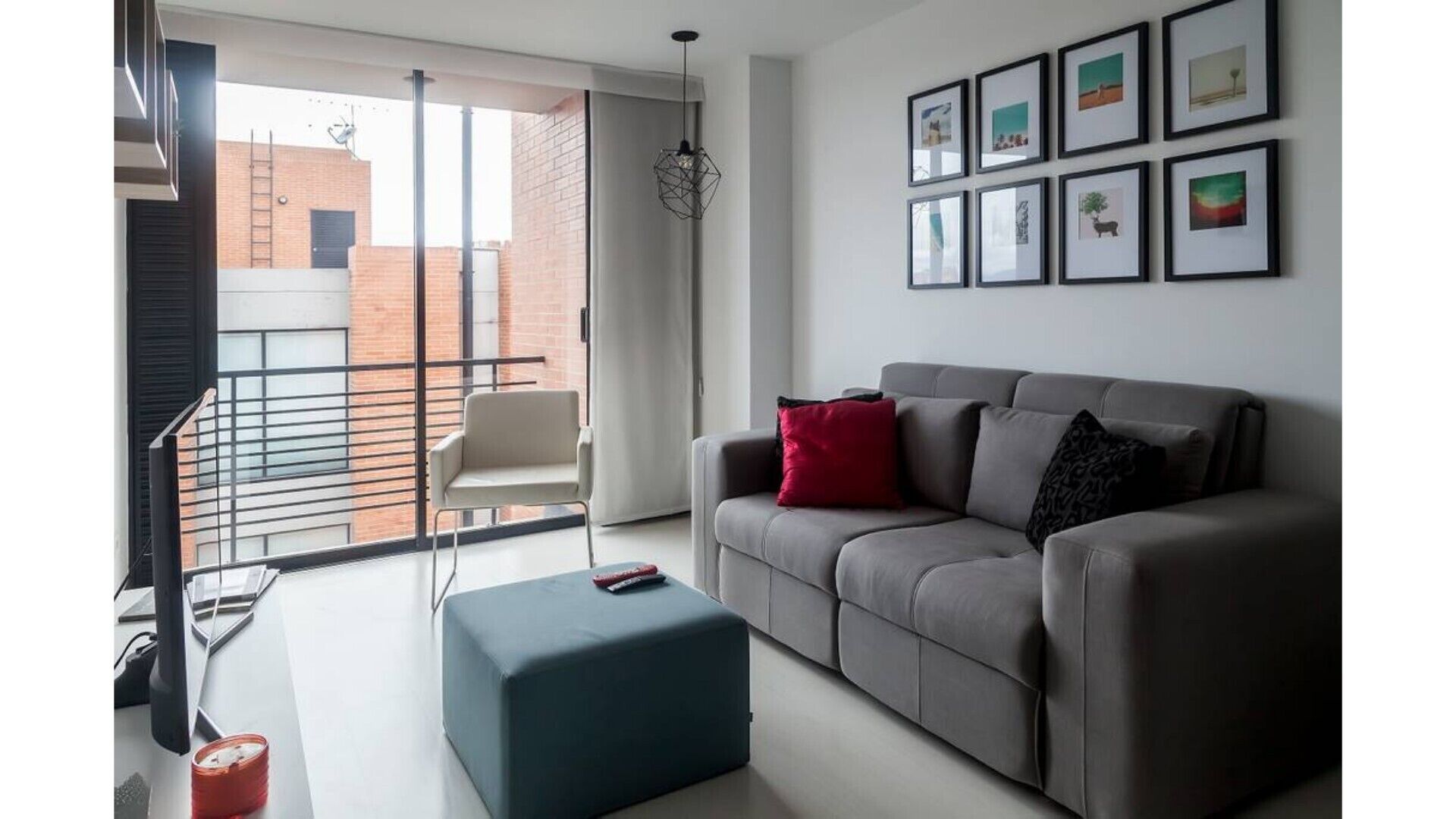 Modern, cozy, Gym / close to Parks and Commerce