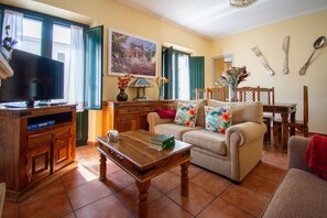 TV, fireplace, video games, DVD player - Self catering Puerta del Agua for 6 people (Uclés)