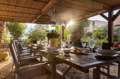 Maison en pierre de luxe avec spa et piscine chauffée