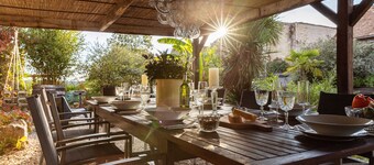 Pretty family friendly Stone Cottage Bergerac Bordeaux St Emillion jacuzzi pool