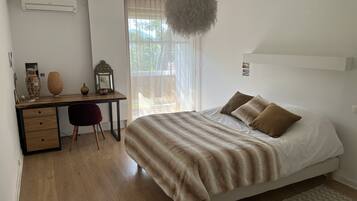 3 bedrooms, iron/ironing board, free WiFi, bed sheets