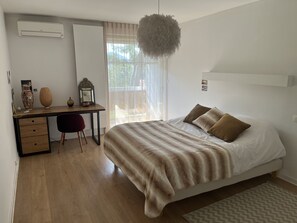 3 bedrooms, iron/ironing board, free WiFi, bed sheets