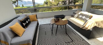 Luxurious sea view villa in prestigious residence