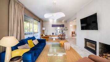 TV connectée, livres, écrans d'ordinateur, imprimantes