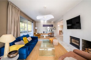 TV connectée, livres, écrans d'ordinateur, imprimantes