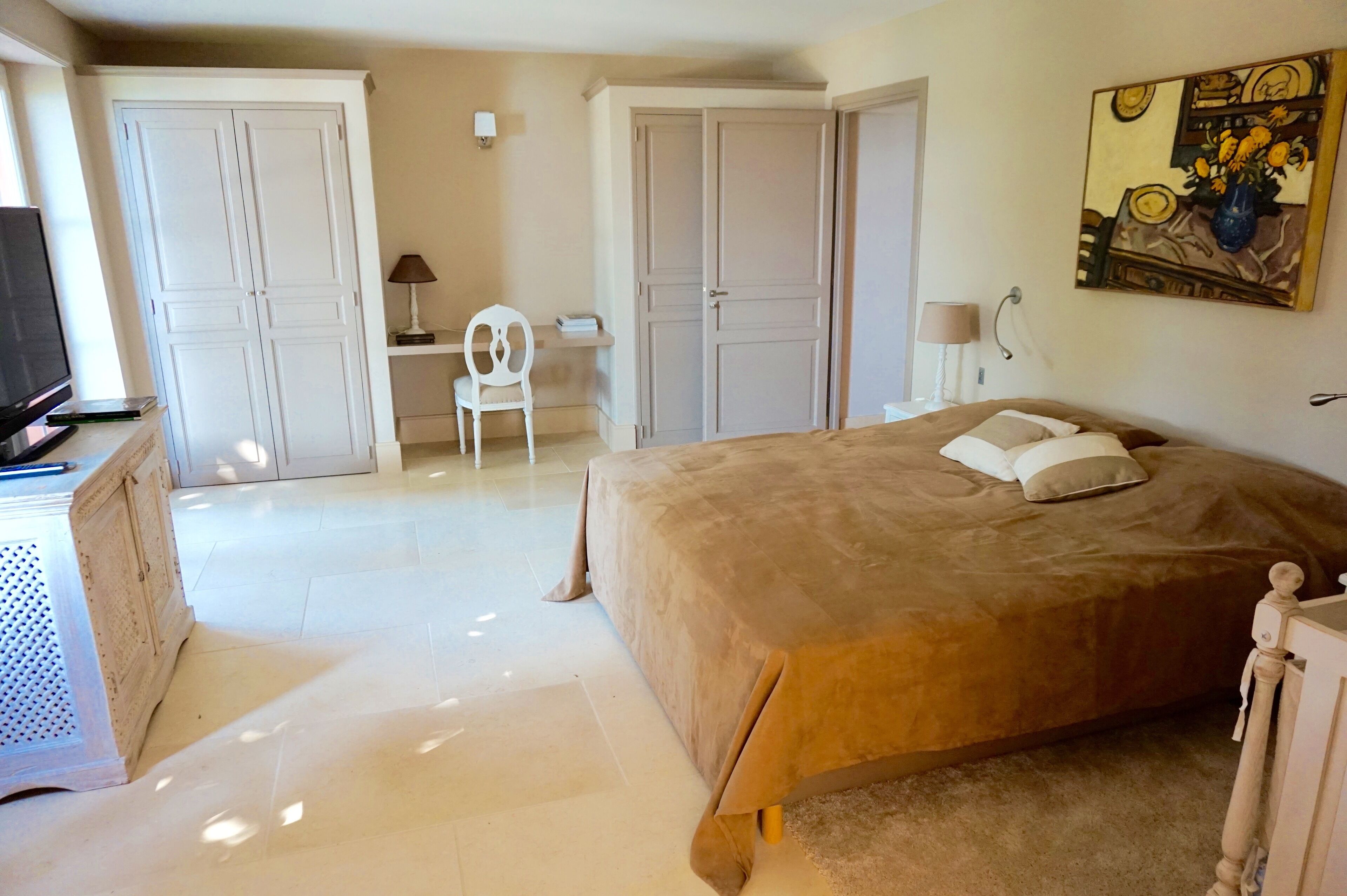 La chambre du rez de jardin du mas principal