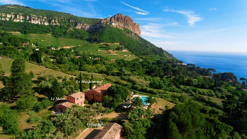 Magnificent ancient farm that has been reformed. Exceptional location in Cassis