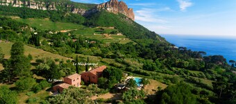 Magnificent ancient farm that has been reformed. Exceptional location in Cassis