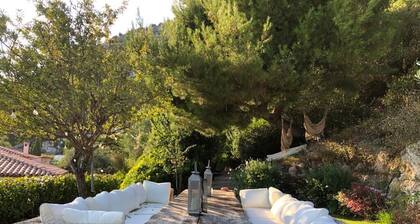 Incroyable Villa Ă la frontiĂšre de Monaco. 4 chambres doubles, piscine, jardins, vue sur la mer