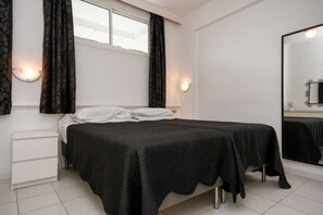 1 bedroom, iron/ironing board, WiFi, bed sheets - Club Atlantis 28 - One Bed with air conditioning (Adeje)