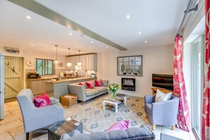 Télévision, lecteur de DVD, table de tennis de table, chaßne hi-fi