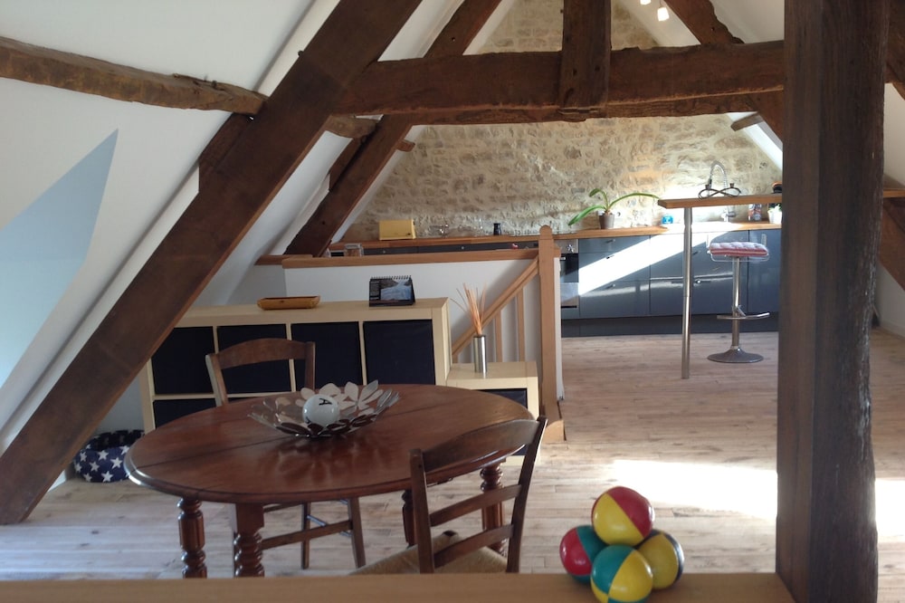 Beautifully furnished studio within an old property