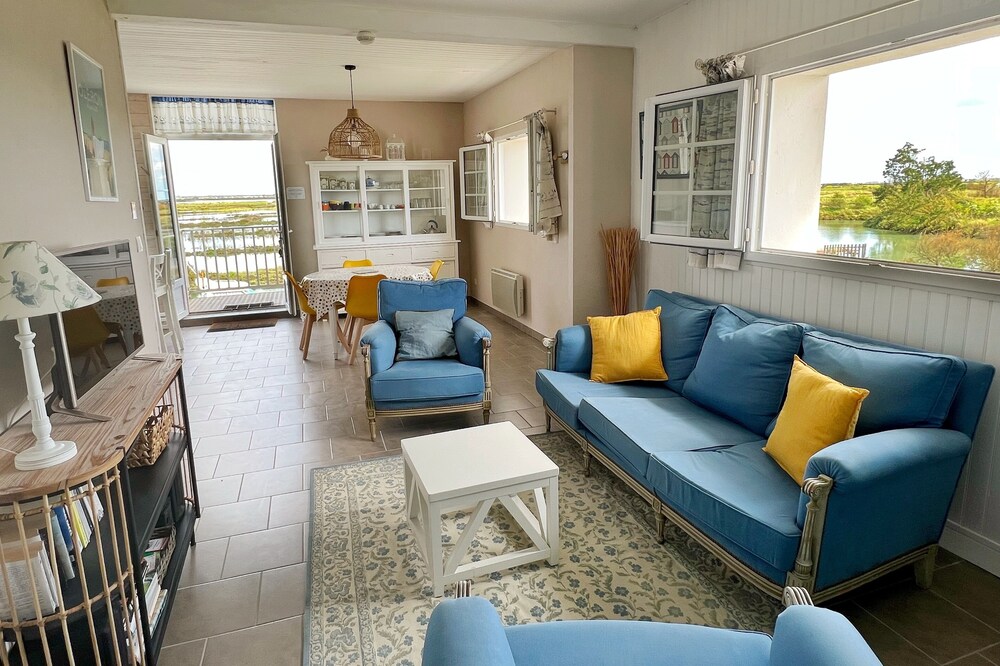 IO - Charming cottage for 4 persons, swimming pool, near Royan