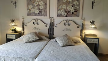 4 slaapkamers, een strijkplank/strijkijzer, reisbedje, gratis wifi