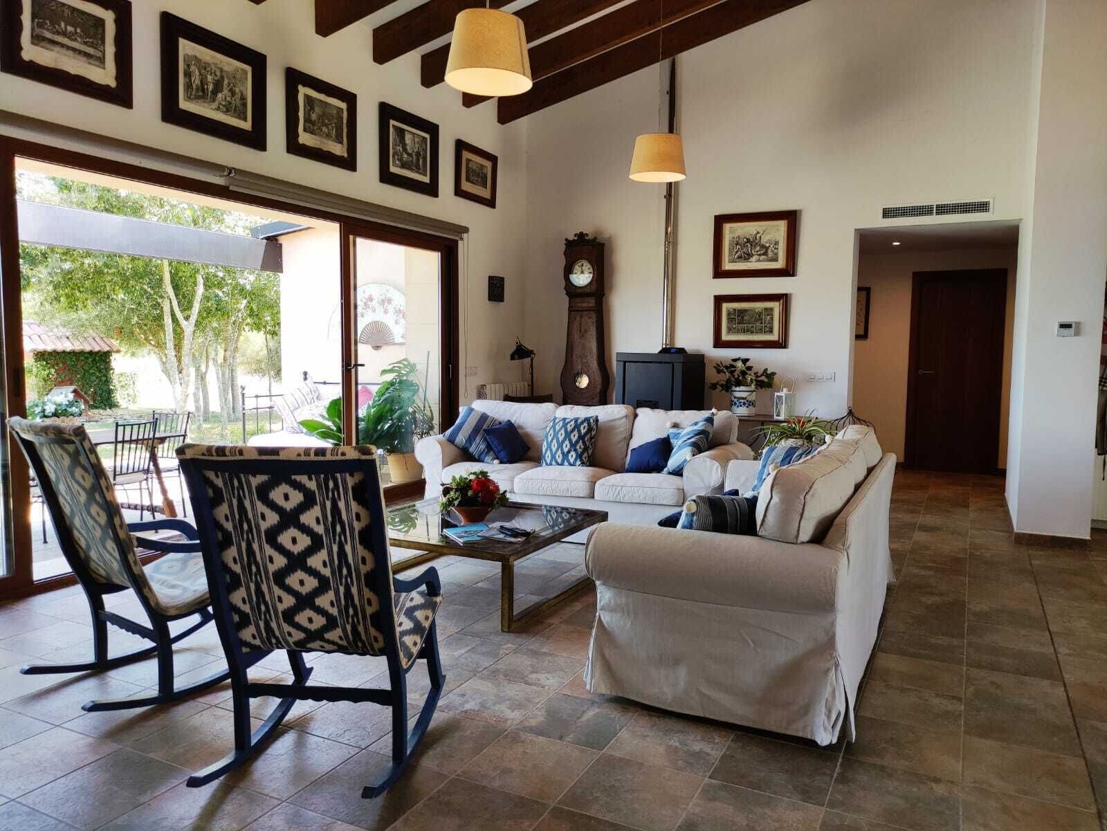 Smart-tv, een dvd-speler en een stereo