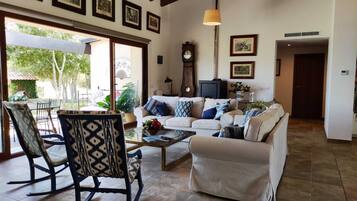 Smart-tv, een dvd-speler en een stereo