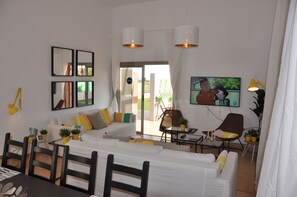 TV, table tennis - Villa Surprise Climaticed Pool, BBQ, Golf, Free Wifi, solar energy 100x100 (Antigua)