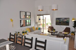 TV, table tennis - Villa Surprise Climaticed Pool, BBQ, Golf, Free Wifi, solar energy 100x100 (Antigua)