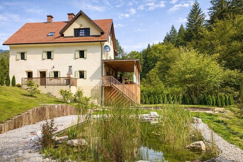 Wunderschönes Luxus-Bauernhaus mit Pool & Fluss in Reka
