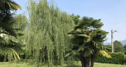 Villa im Grünen mit Blick auf den Lago Maggiore