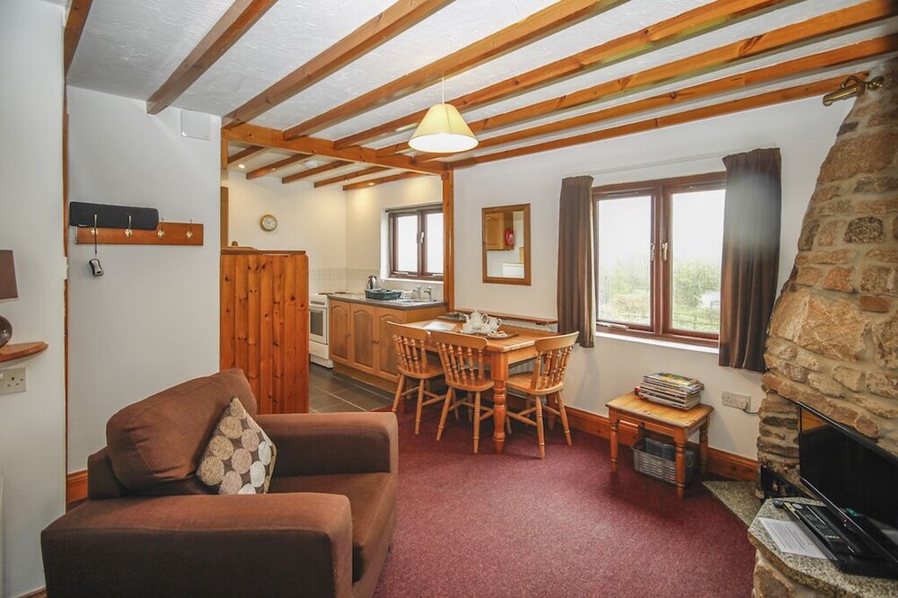 Cottage sleeping 3 with views of lake