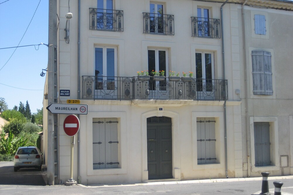 Regine, Luxury Apartment in Historic Village, 100 Metres from the Canal Du Midi