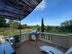 Outdoor dining - At the foot of Sainte Victoire mountain near AIX en Provence (Puyloubier)