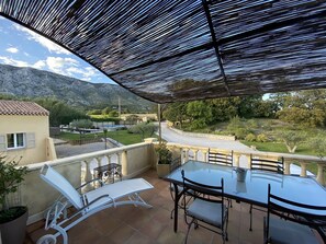 Outdoor dining - At the foot of Sainte Victoire mountain near AIX en Provence (Puyloubier)