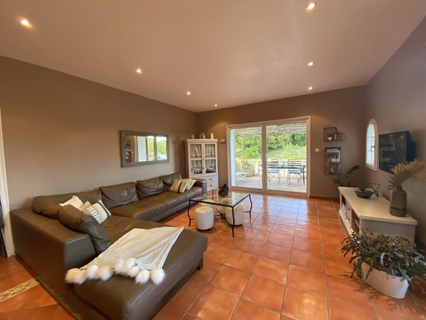 TV, fireplace, video games, books - At the foot of Sainte Victoire mountain near AIX en Provence (Puyloubier)