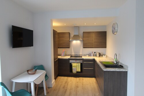 Beautiful 2 bedroom apartment in a great location at Childwall Fiveways (Flat 2)